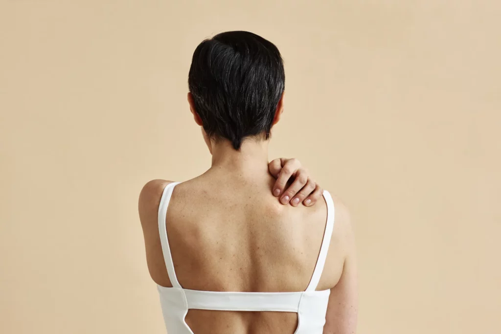 woman hiding standing with bare back against minim 2023 11 27 05 12 56 utc